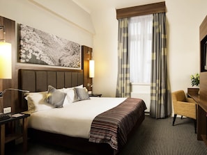 Minibar, in-room safe, desk, iron/ironing board