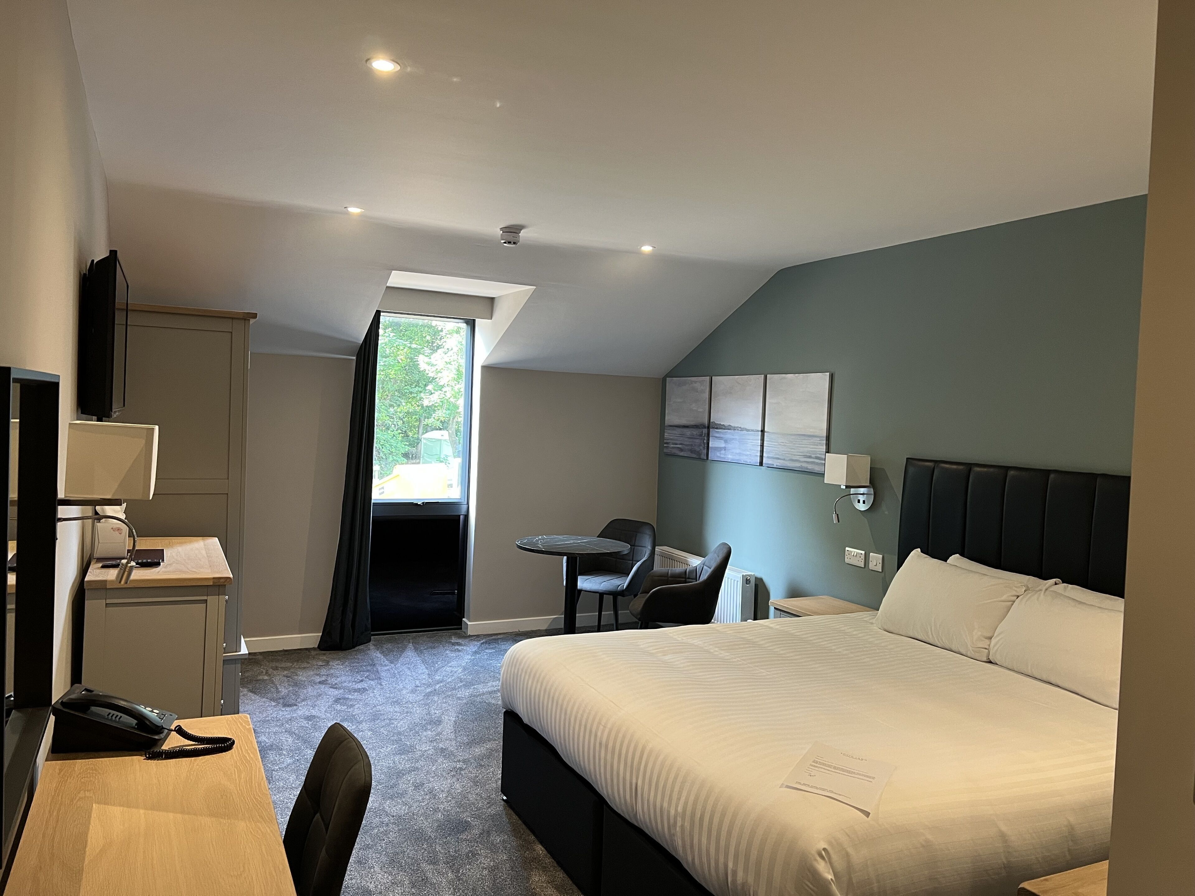 Bureau, espace de travail pour ordinateurs portables