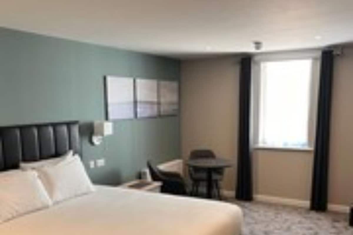 Desk, laptop workspace, iron/ironing board, free WiFi