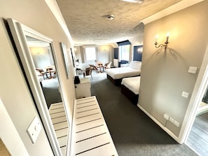 Family Room, Ensuite | Desk, laptop workspace, iron/ironing board, free WiFi