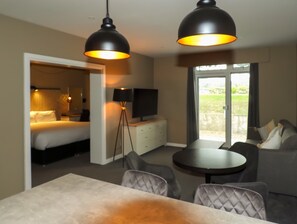 Desk, laptop workspace, iron/ironing board, free WiFi - South Lawn Hotel (Lymington)