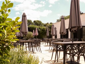 Terrace/patio - South Lawn Hotel (Lymington)