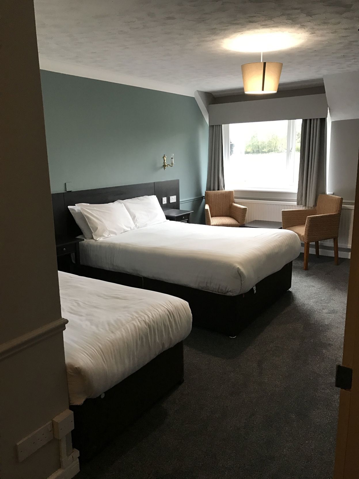 Bureau, espace de travail pour ordinateurs portables