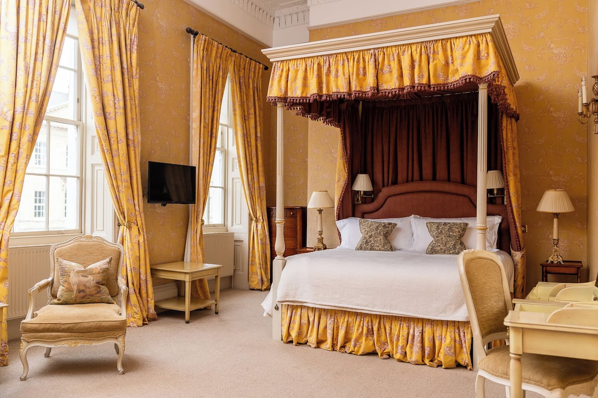Romantische suite | 1 slaapkamer, individueel gedecoreerd, een strijkplank/strijkijzer