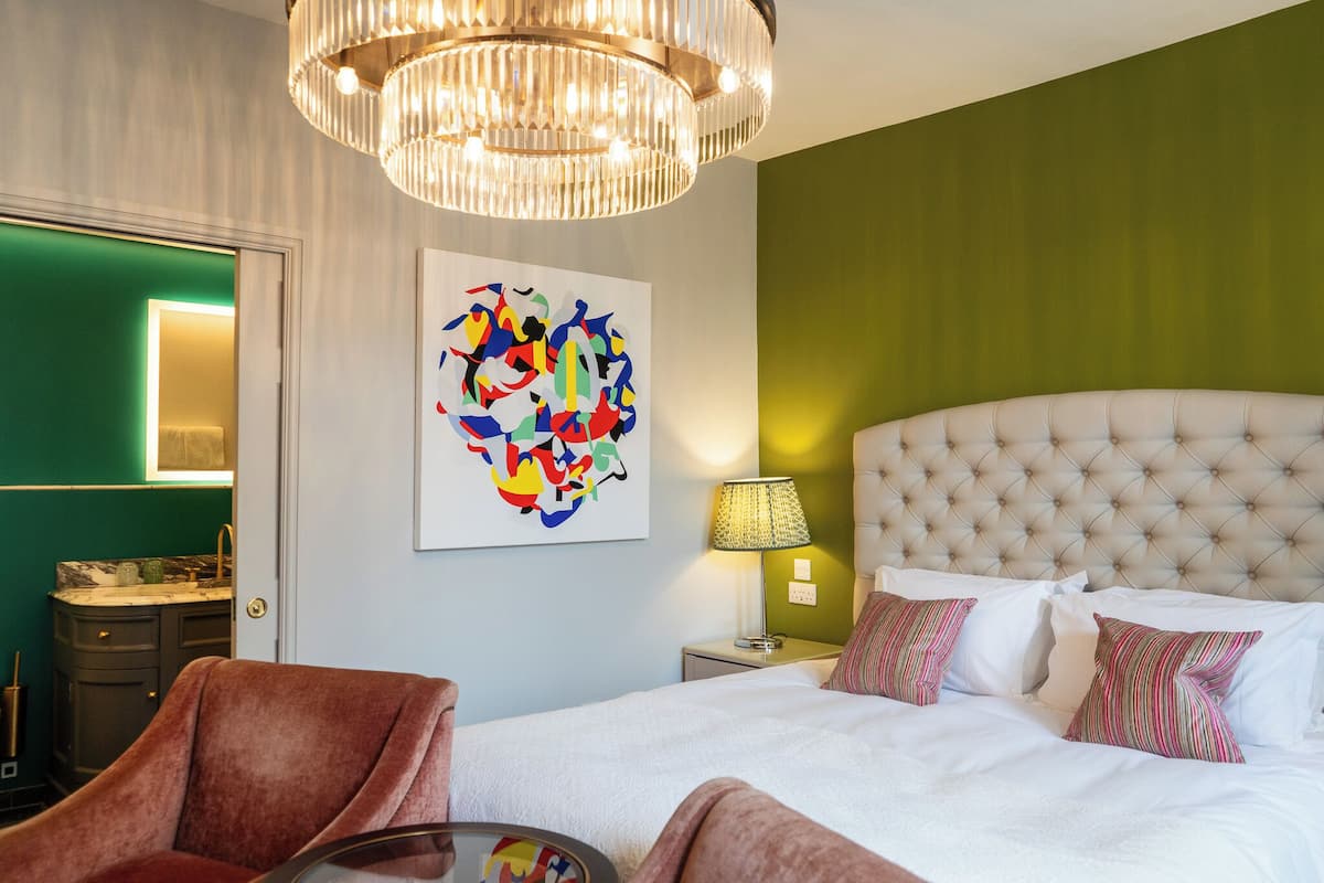 Superior kamer, 1 twee- of 2 eenpersoonsbedden | 1 slaapkamer, individueel gedecoreerd, een strijkplank/strijkijzer