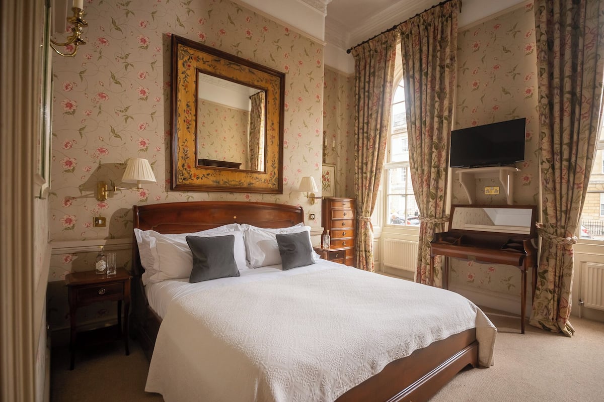 Deluxe suite | 1 slaapkamer, individueel gedecoreerd, een strijkplank/strijkijzer