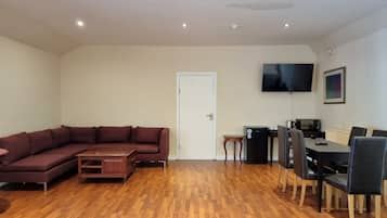Suite estudio básica | Sistema de insonorización, wifi gratis, ropa de cama
