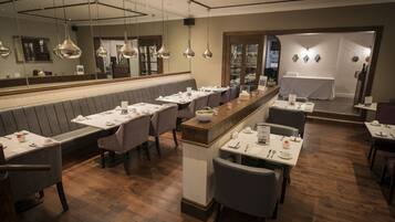 English breakfast on weekdays (GBP 14.95 per person)