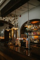 供应午餐和晚餐