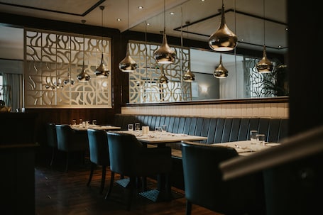 Lunch and dinner served, British cuisine