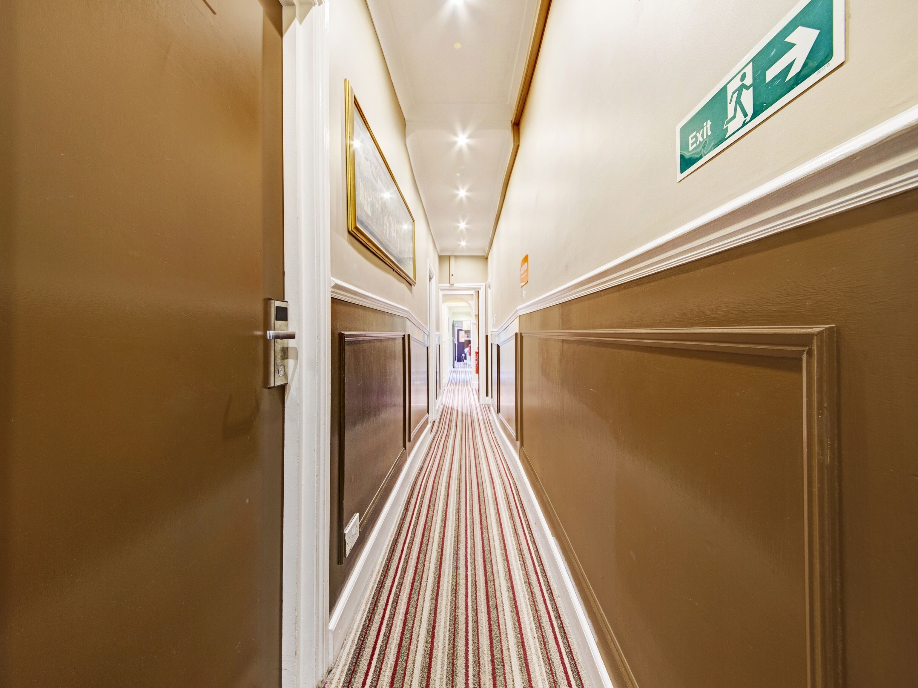 Photo - OYO Bostons Manor Hotel, Hanwell London