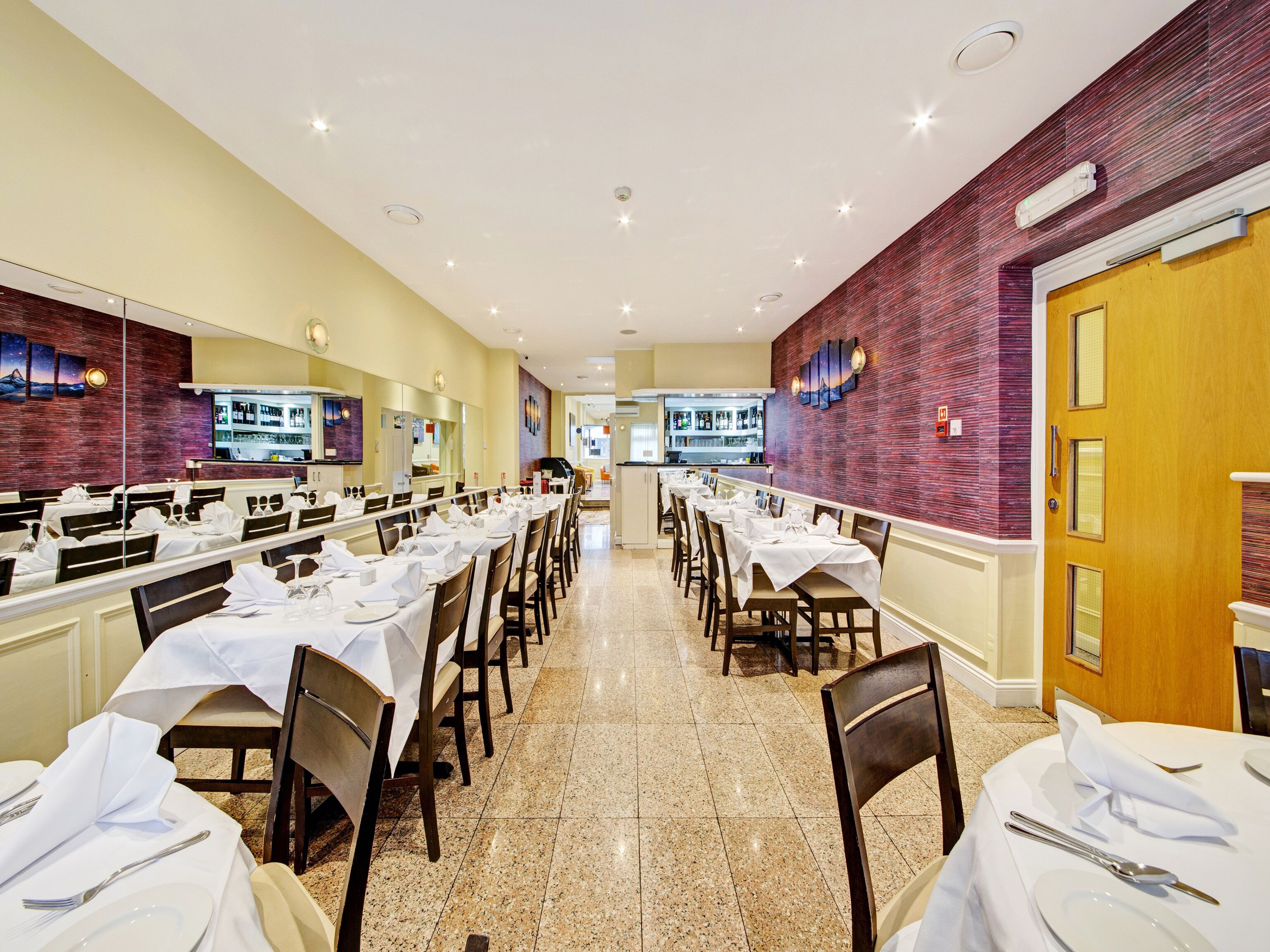 Photo - OYO Bostons Manor Hotel, Hanwell London