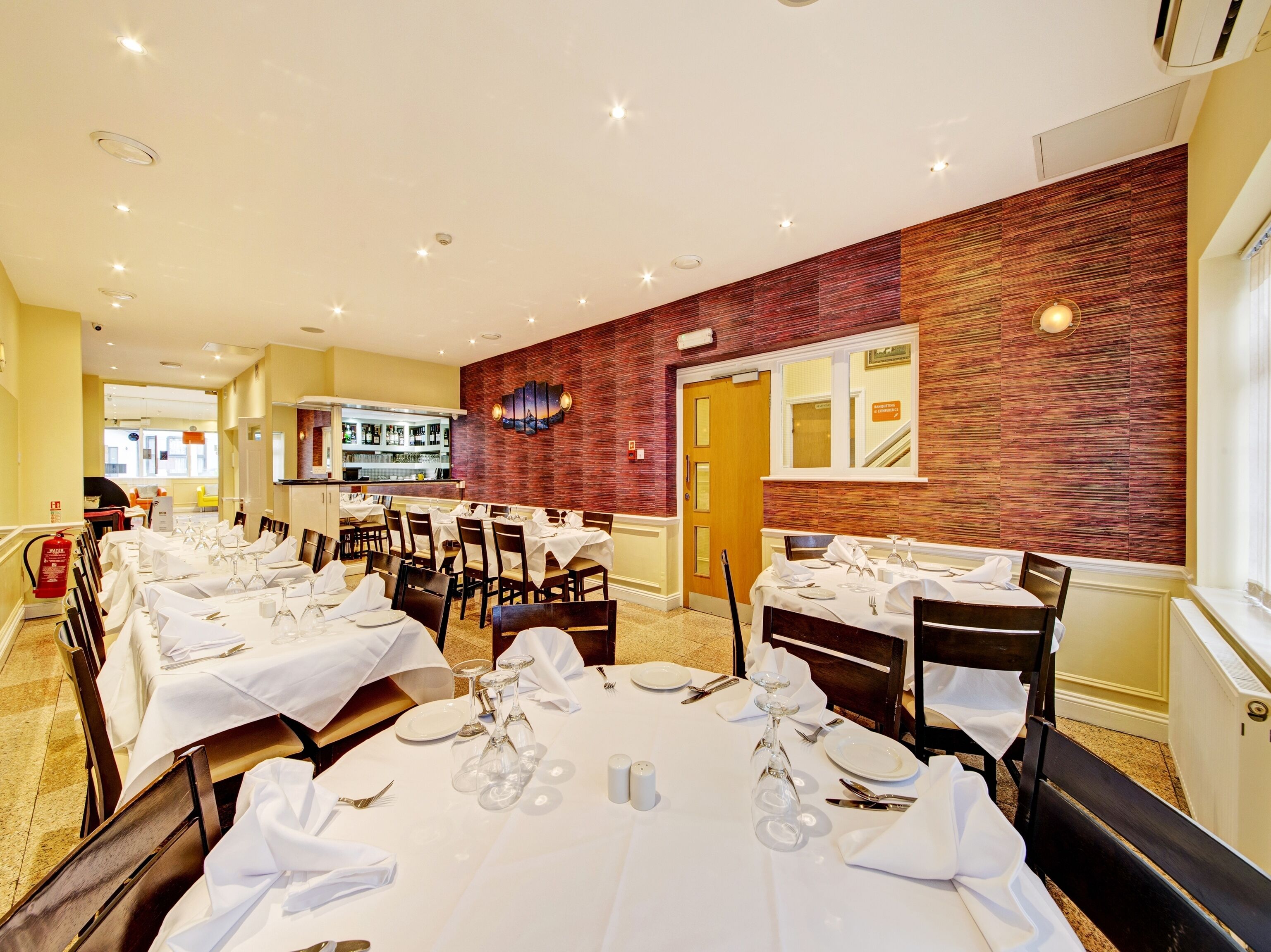 Photo - OYO Bostons Manor Hotel, Hanwell London