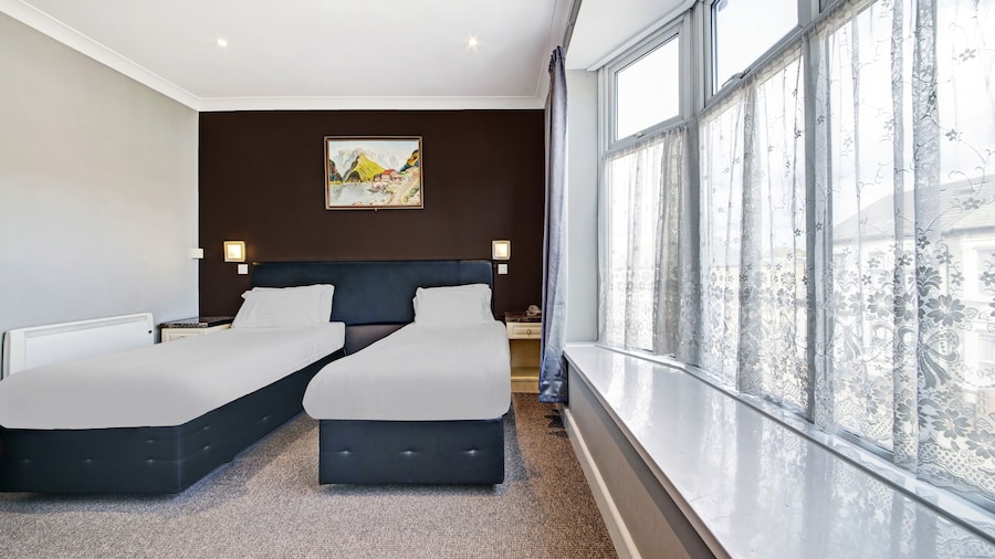 OYO Bostons Manor Hotel, Hanwell London