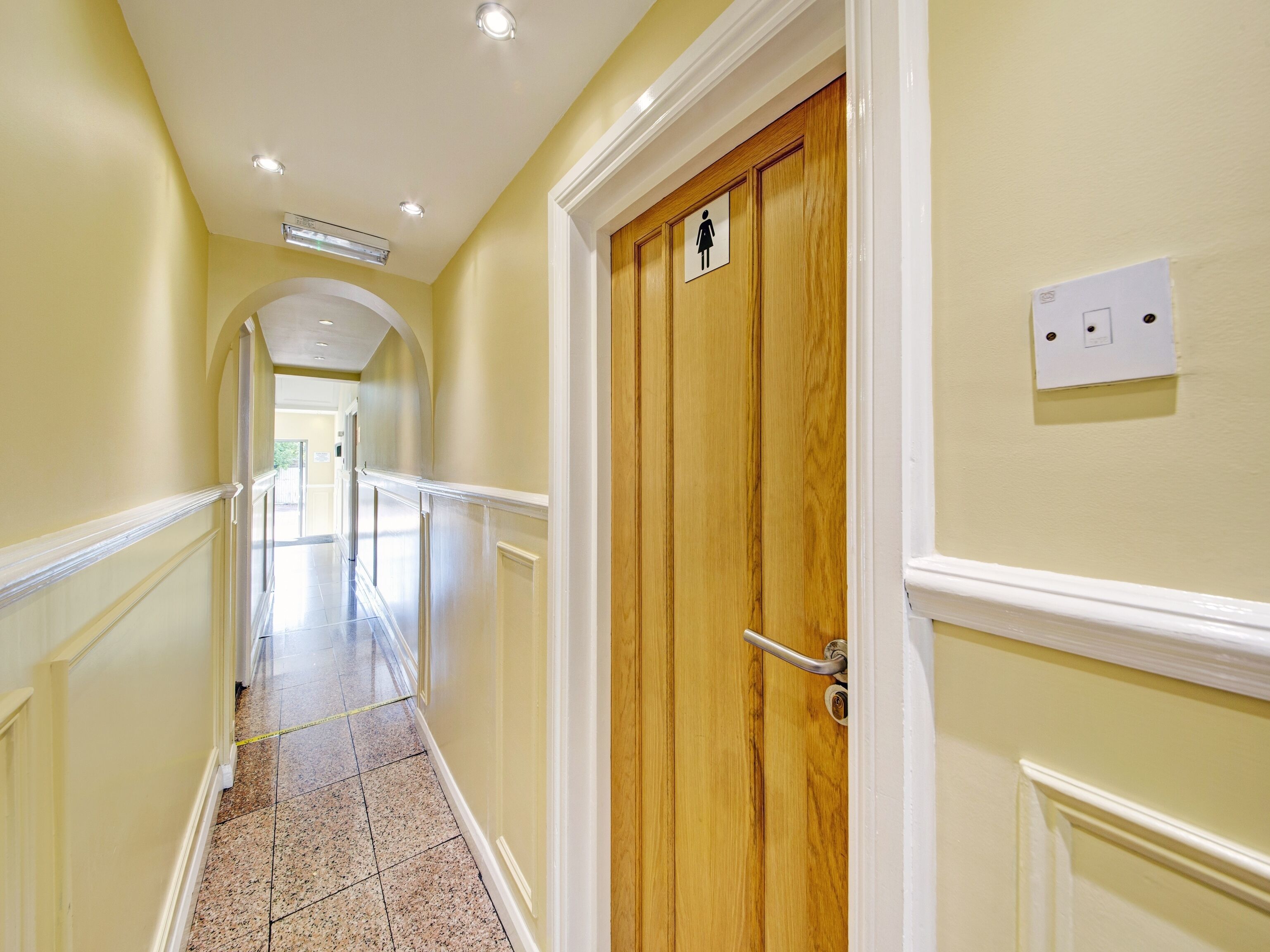 Photo - OYO Bostons Manor Hotel, Hanwell London