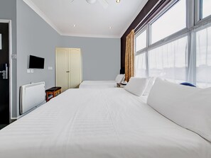 Family Room, Multiple Beds | Iron/ironing board, free WiFi, bed sheets - OYO Bostons Manor Hotel, Hanwell London (London)