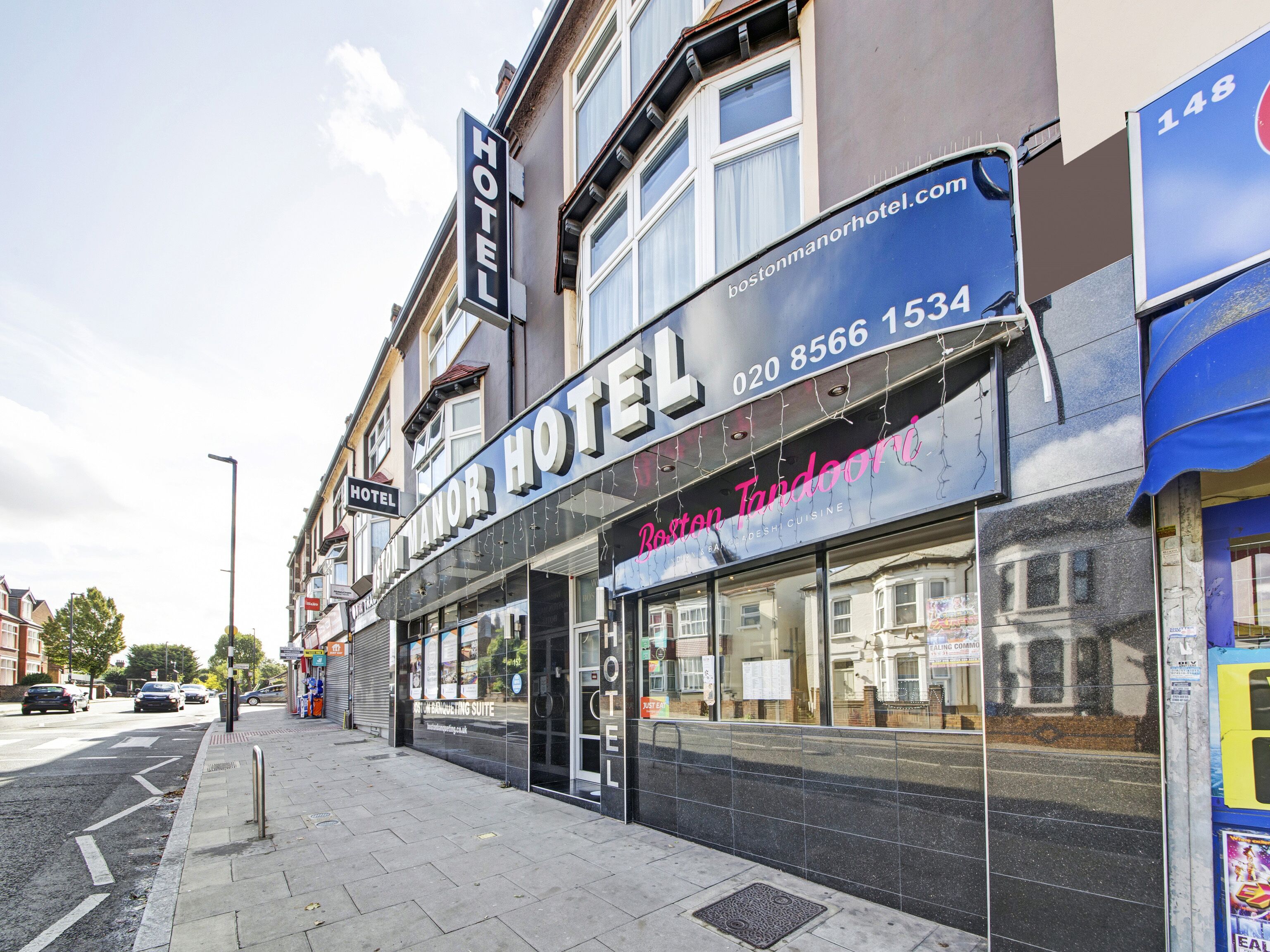 Photo - OYO Bostons Manor Hotel, Hanwell London