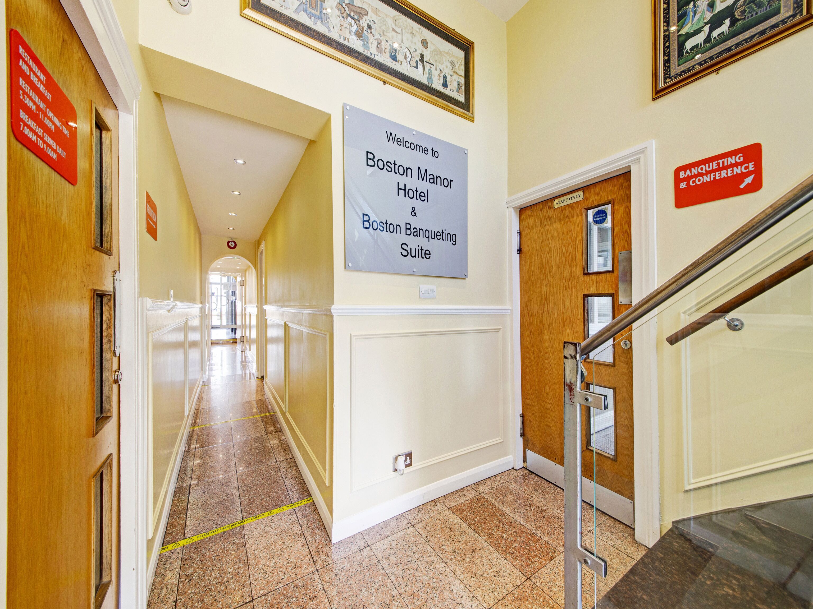 Photo - OYO Bostons Manor Hotel, Hanwell London