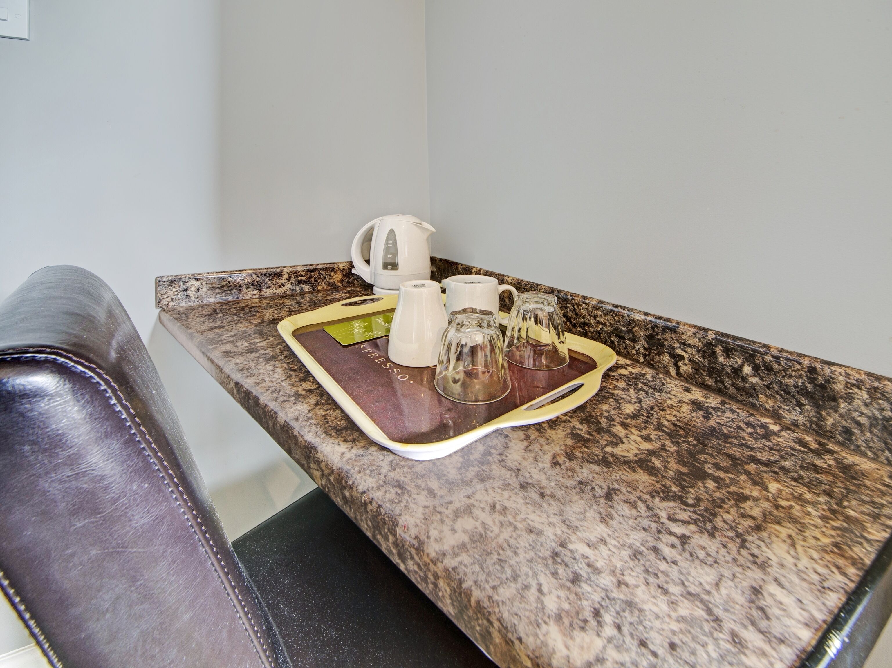 Photo - OYO Bostons Manor Hotel, Hanwell London