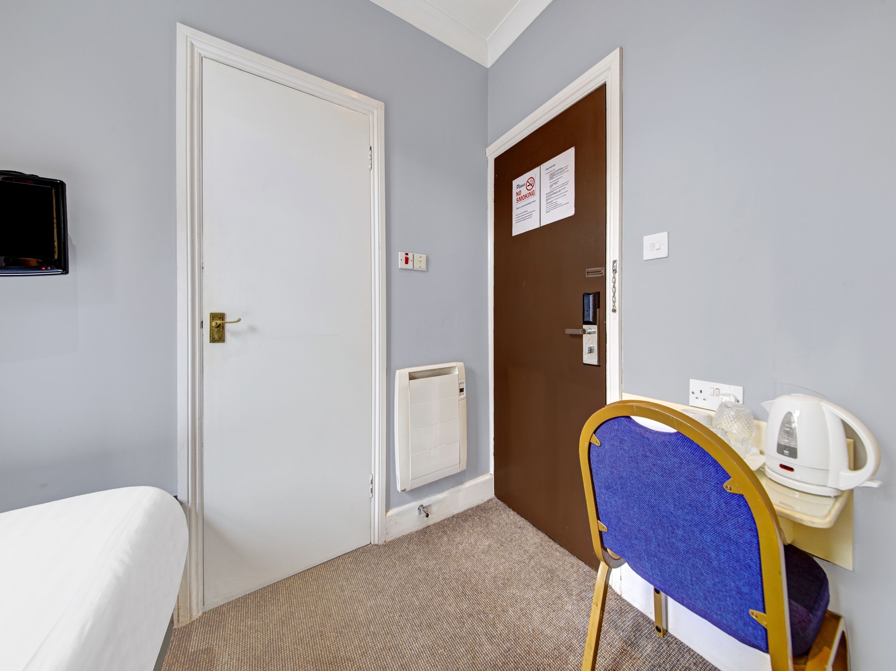 Photo - OYO Bostons Manor Hotel, Hanwell London