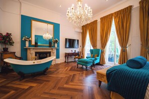 Suite, Annex Building (Ottoman) | Egyptian cotton sheets, hypo-allergenic bedding, in-room safe - Twenty Nevern Square Hotel (London)