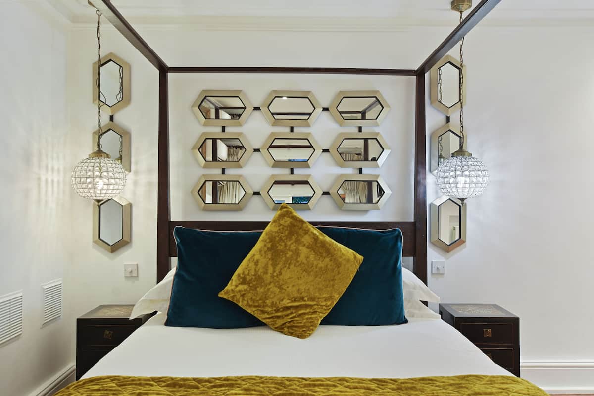 Phòng Suite Junior (lower ground floor) | Bộ trải giường bằng vải cotton Ai Cập, bộ đồ giường kháng dị ứng