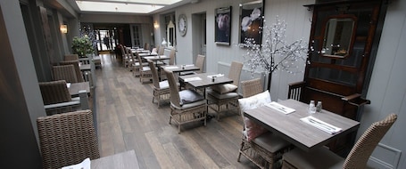Restaurant. The Bear Hotel