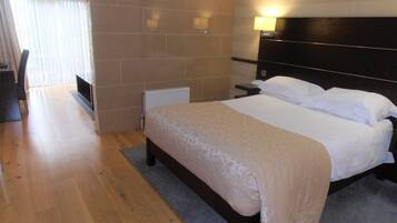 Egyptian cotton sheets, premium bedding, pillow-top beds, minibar
