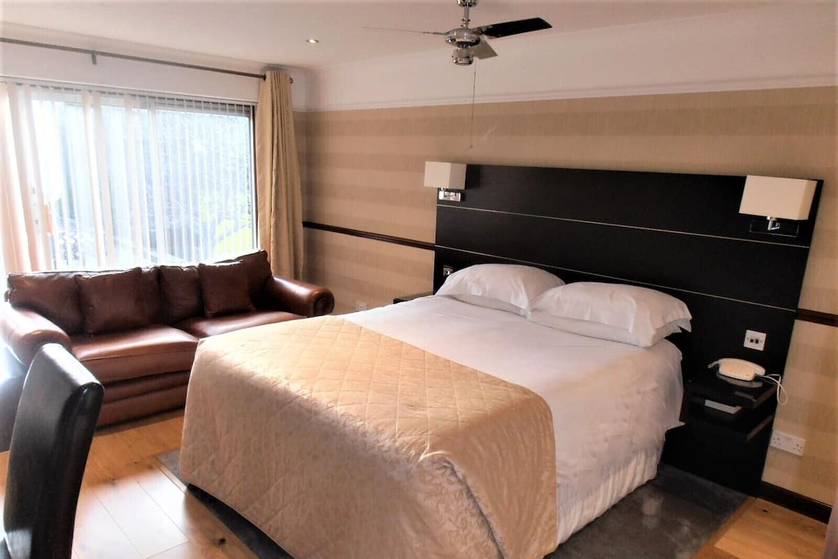 1 bedroom, Egyptian cotton sheets, premium bedding, pillow-top beds