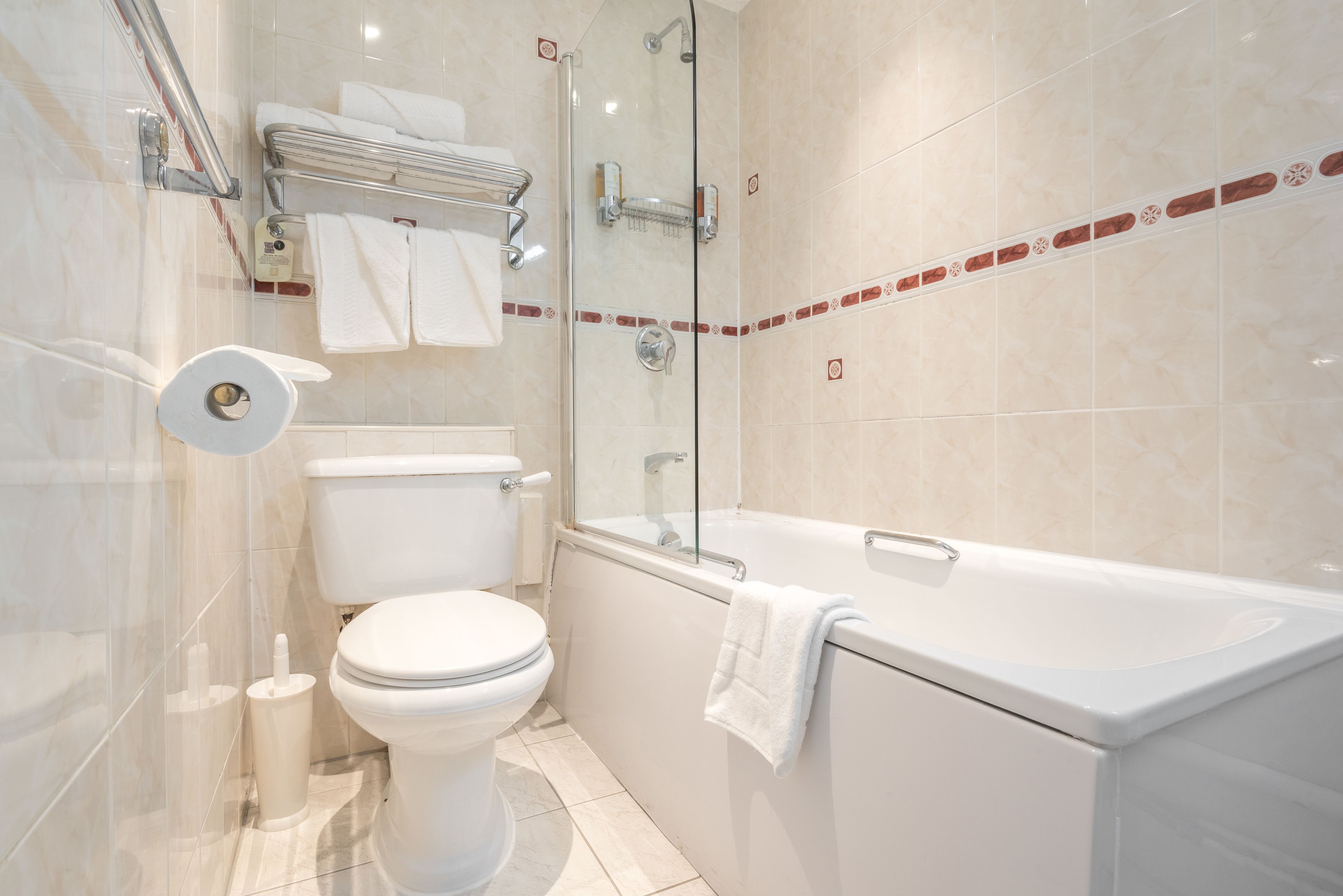 classic triple room | bathroom | free toiletries, hair dryer, towels