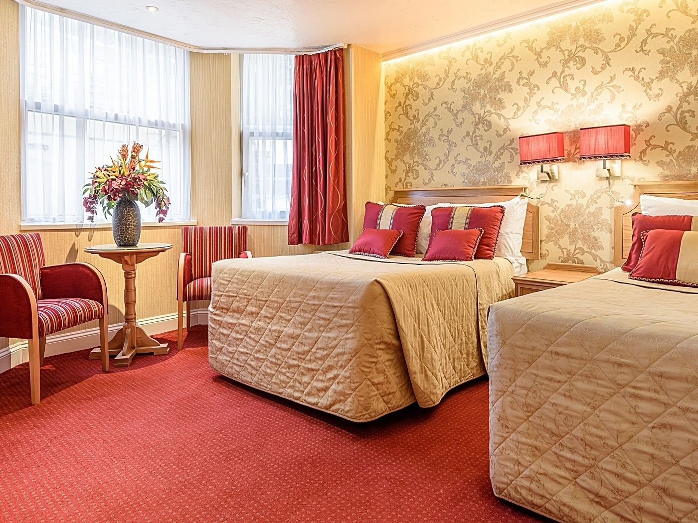 classic triple room | 1 bedroom, minibar, in-room safe, desk