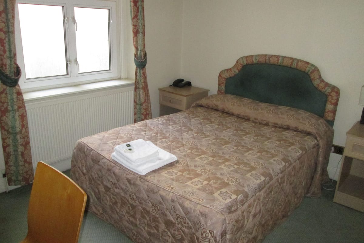 Double Room | In-room safe, desk, iron/ironing board, free WiFi