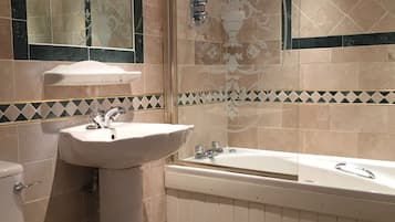 Quadruple Room | Bathroom | Shower, hair dryer, towels
