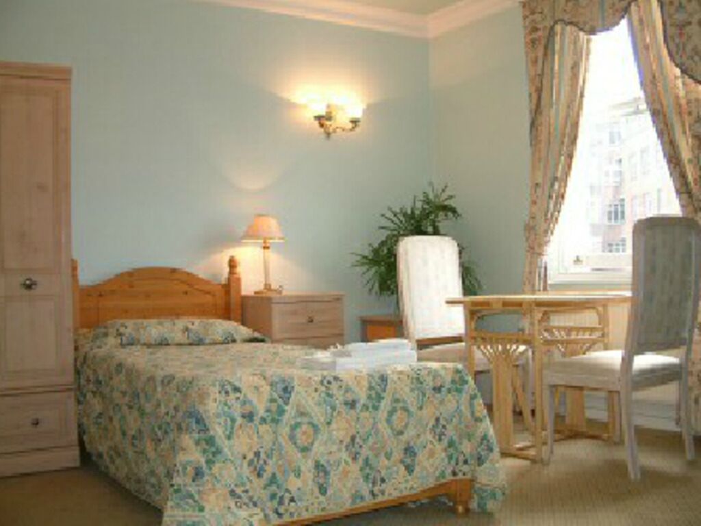 In-room safe, desk, iron/ironing board, free WiFi