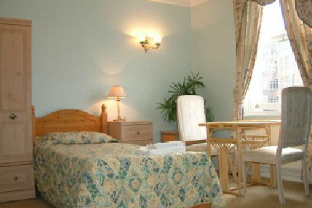 In-room safe, desk, iron/ironing board, free WiFi