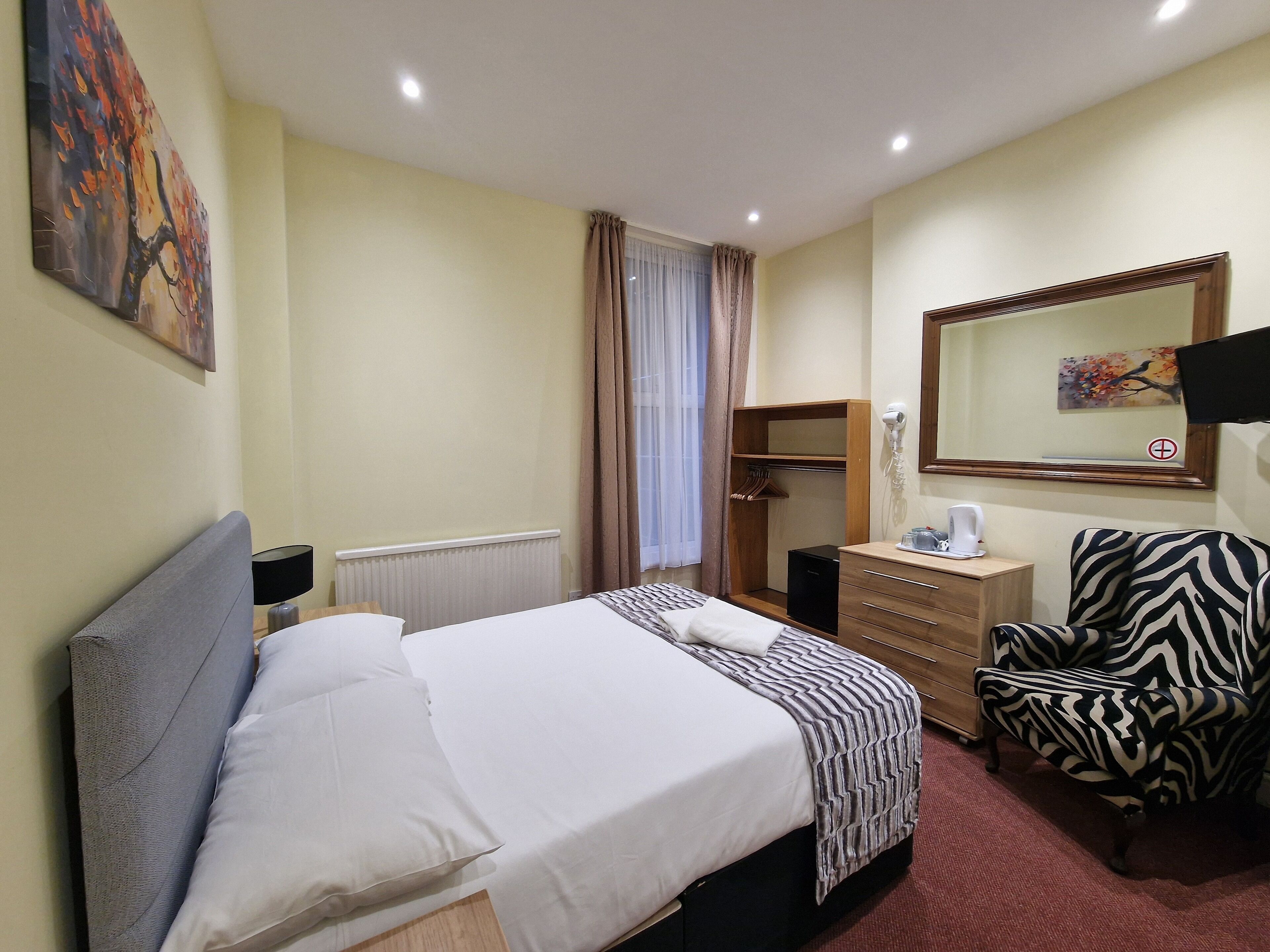 Coffres-forts dans les chambres, Wi-Fi gratuit, draps fournis