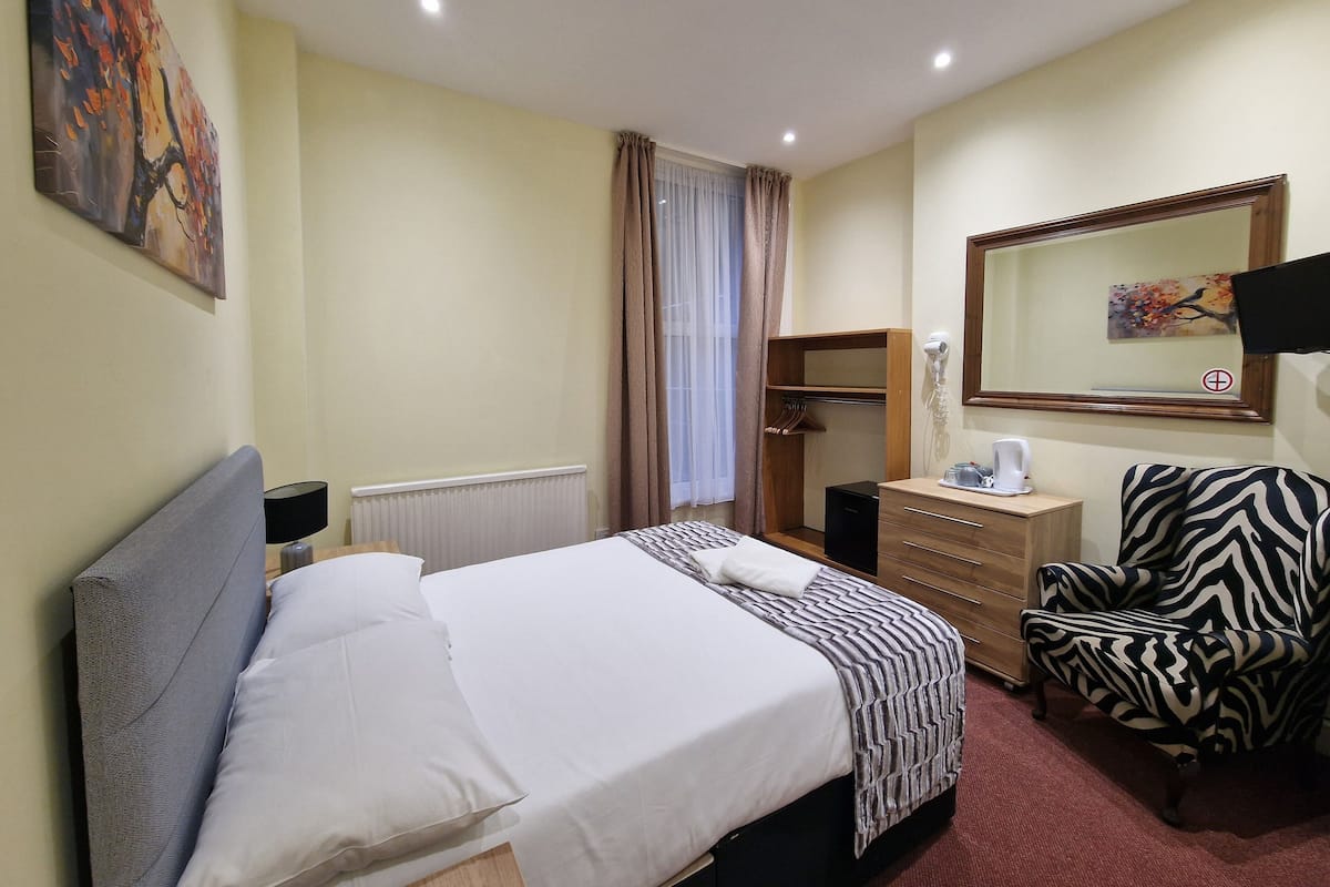 Double Room | In-room safe, free WiFi, bed sheets