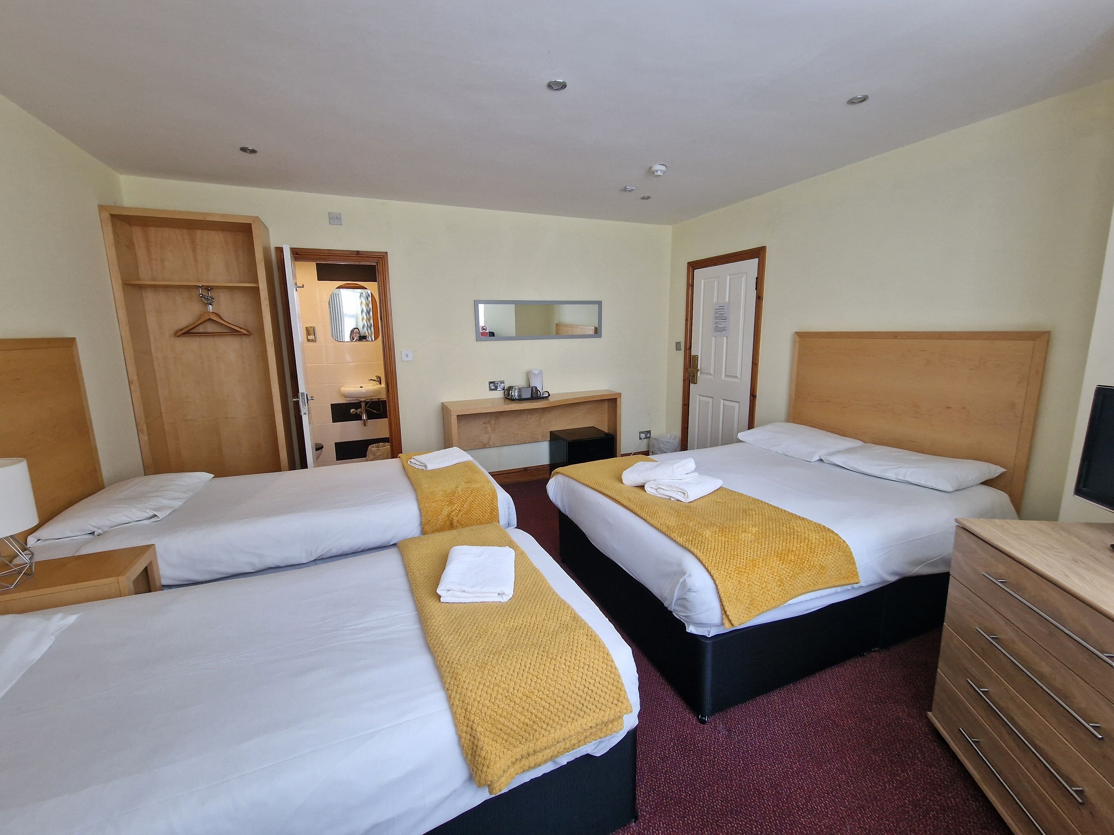 Coffres-forts dans les chambres, Wi-Fi gratuit, draps fournis