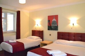 Triple Room | In-room safe, free WiFi, bed sheets