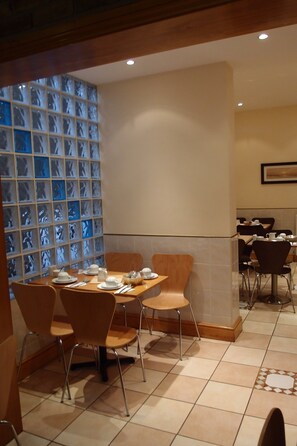 Breakfast area - Hotel 65 (London)