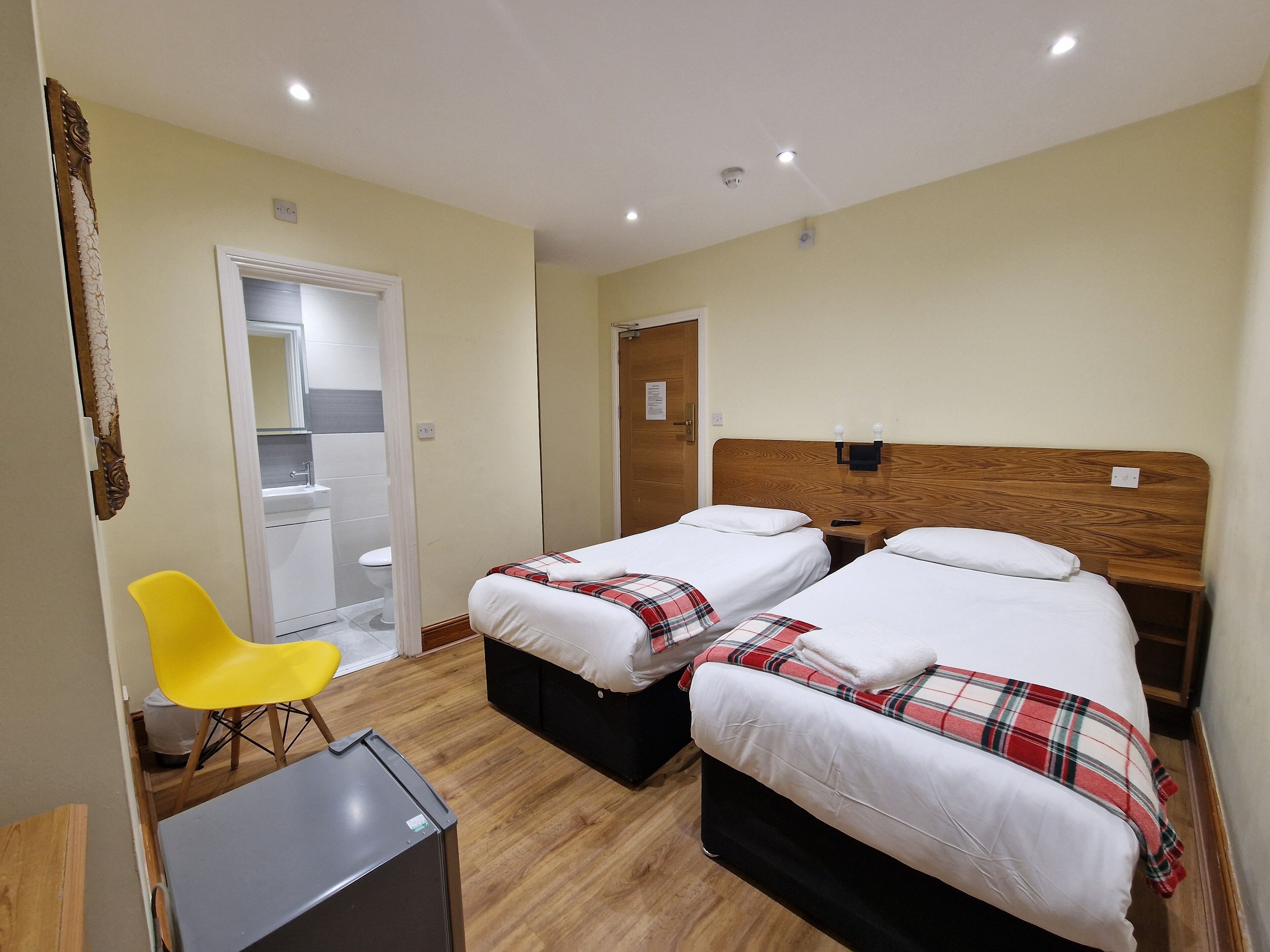 Coffres-forts dans les chambres, Wi-Fi gratuit, draps fournis