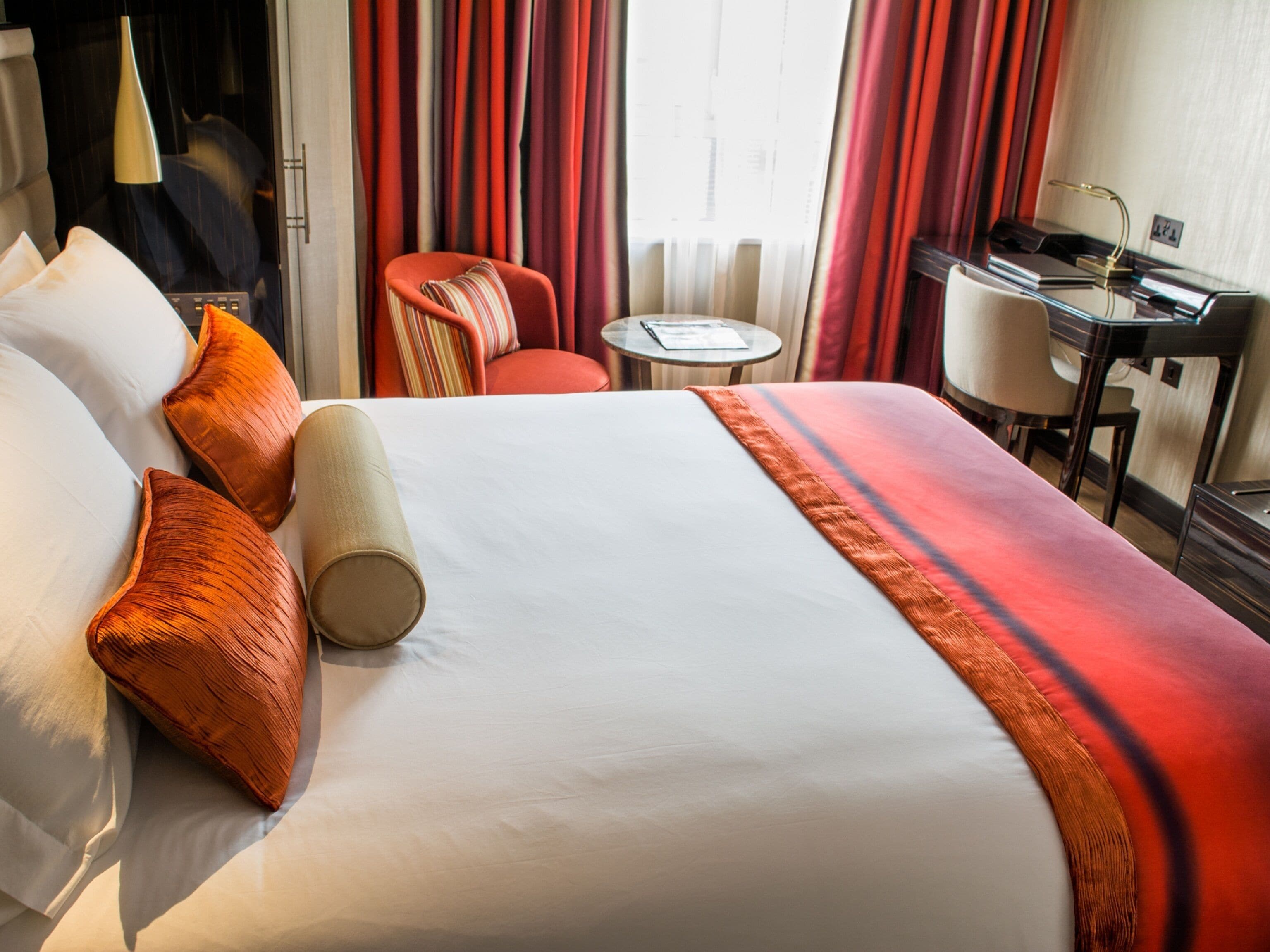 deluxe club room  | 1 bedroom, hypo-allergenic bedding, in-room safe, desk