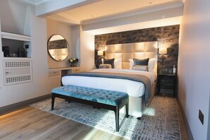 Hypo-allergenic bedding, in-room safe, desk, iron/ironing board - The Rathbone Hotel, Fitzrovia (London)