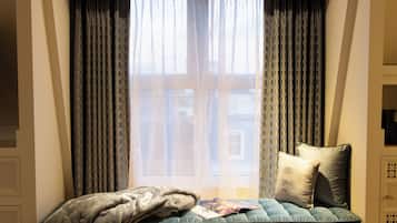 The Fitzrovia Suite | Ropa de cama hipoalergénica y caja de seguridad en la habitación