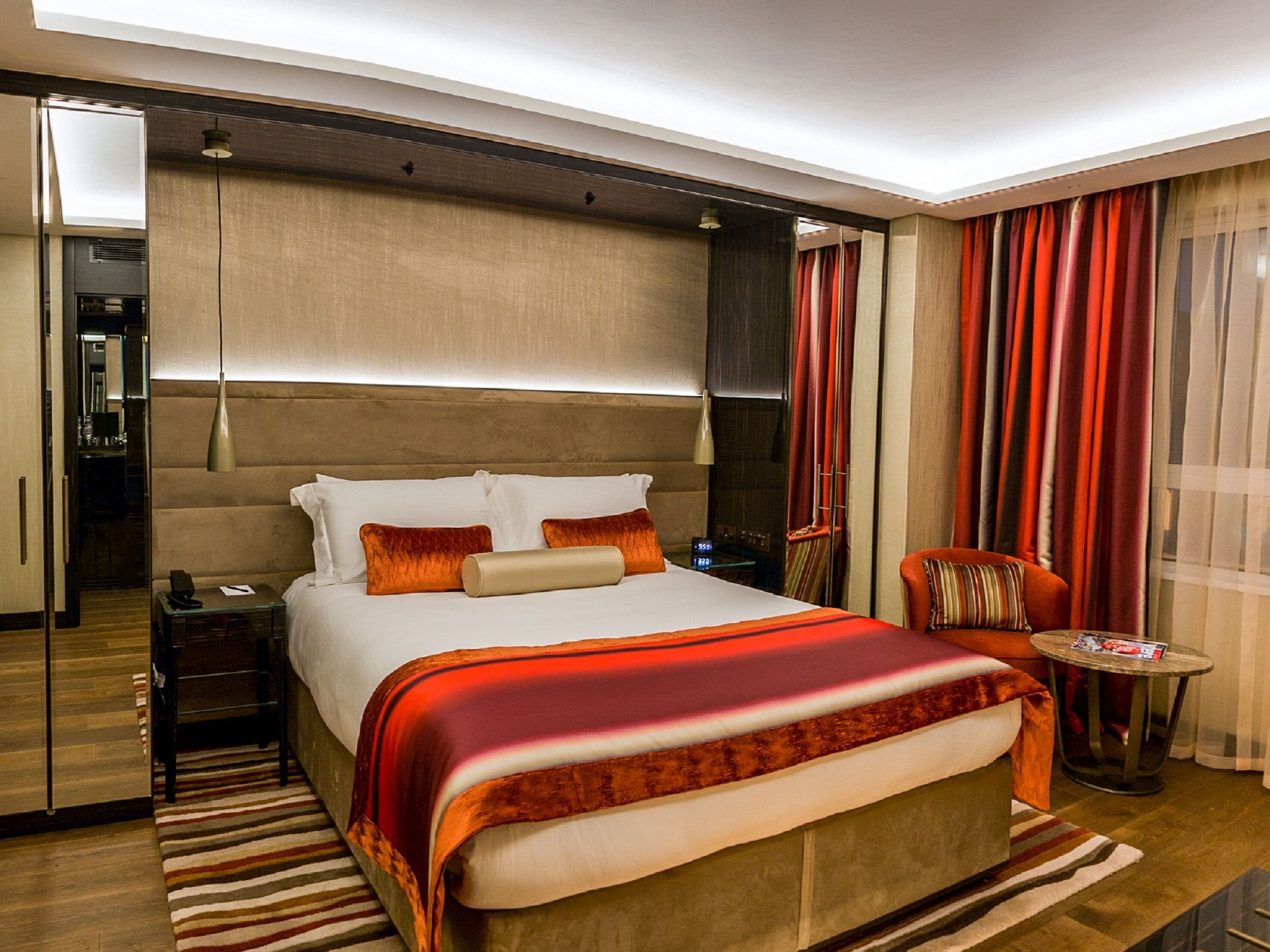 deluxe club room  | 1 bedroom, hypo-allergenic bedding, in-room safe, desk