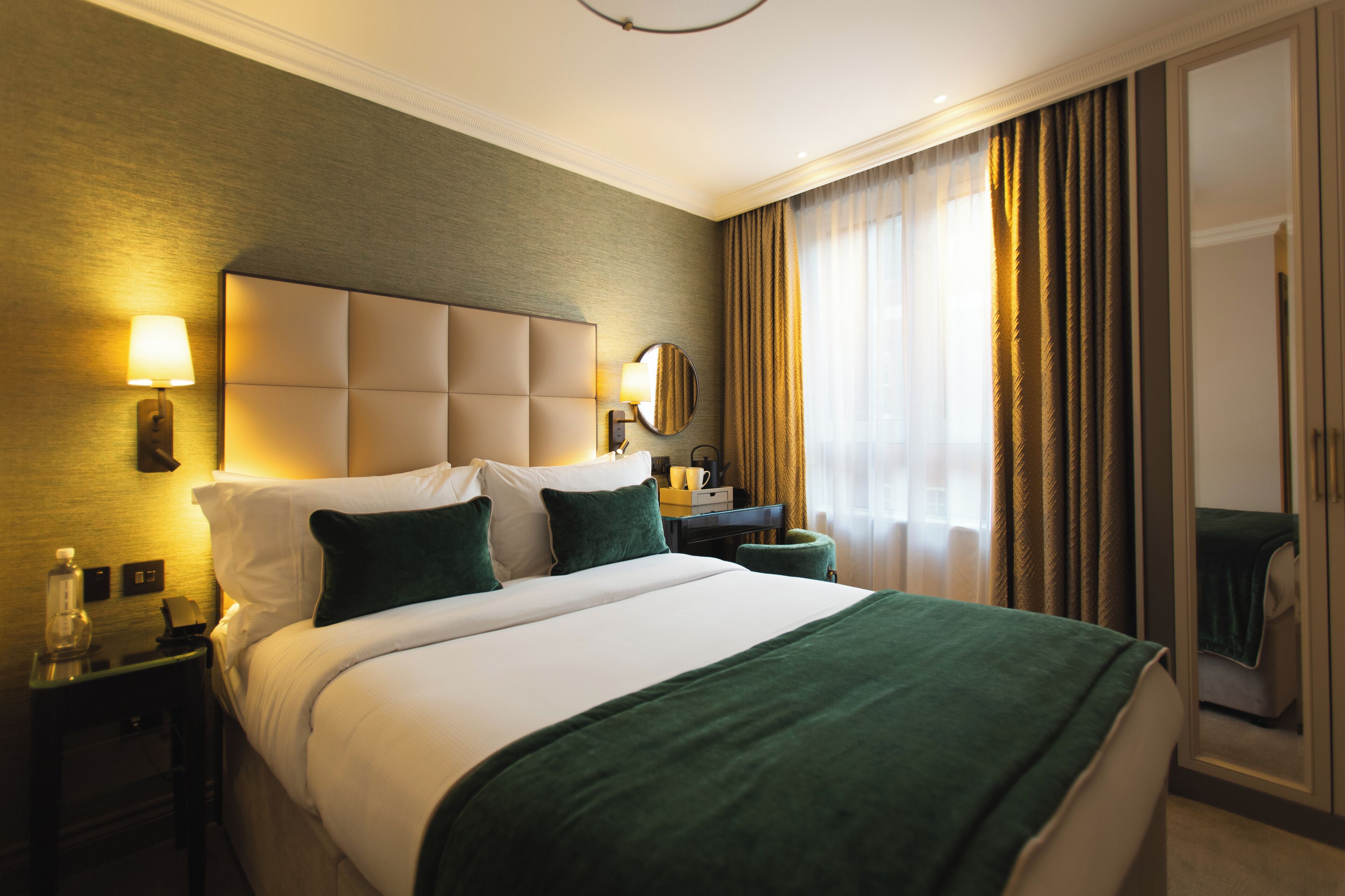 The Cozy Double | Hypo-allergenic bedding, in-room safe, desk, iron/ironing board