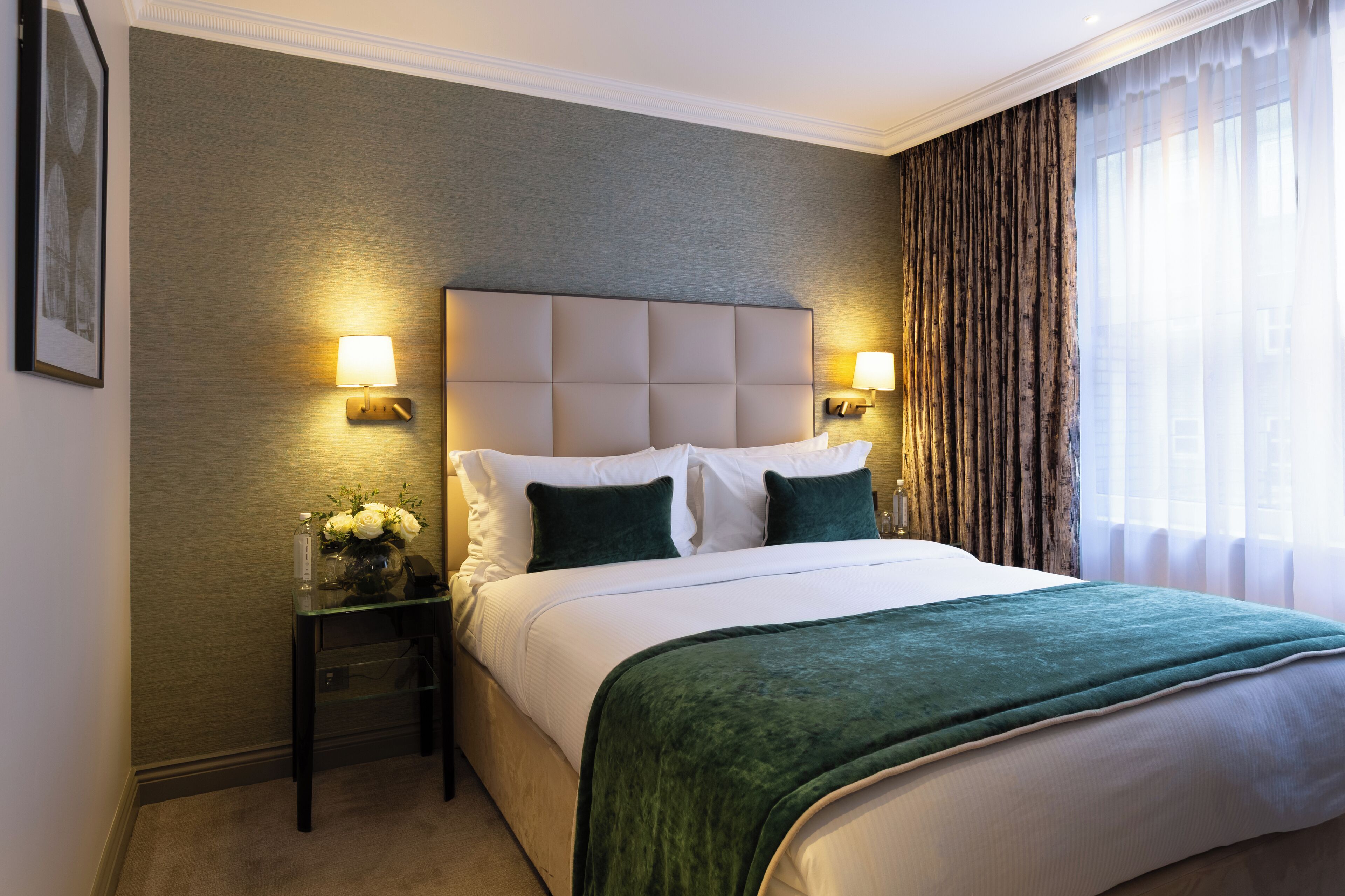 The Junior Double | Hypo-allergenic bedding, in-room safe, desk, iron/ironing board