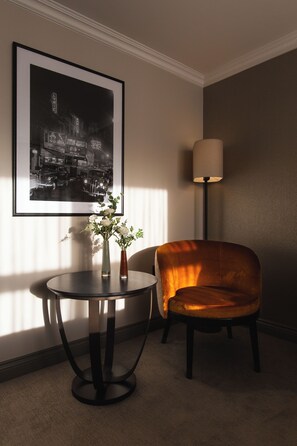 The Classic double | Allergitestet sengetøy, safe på rommet, skrivebord og strykejern/-brett