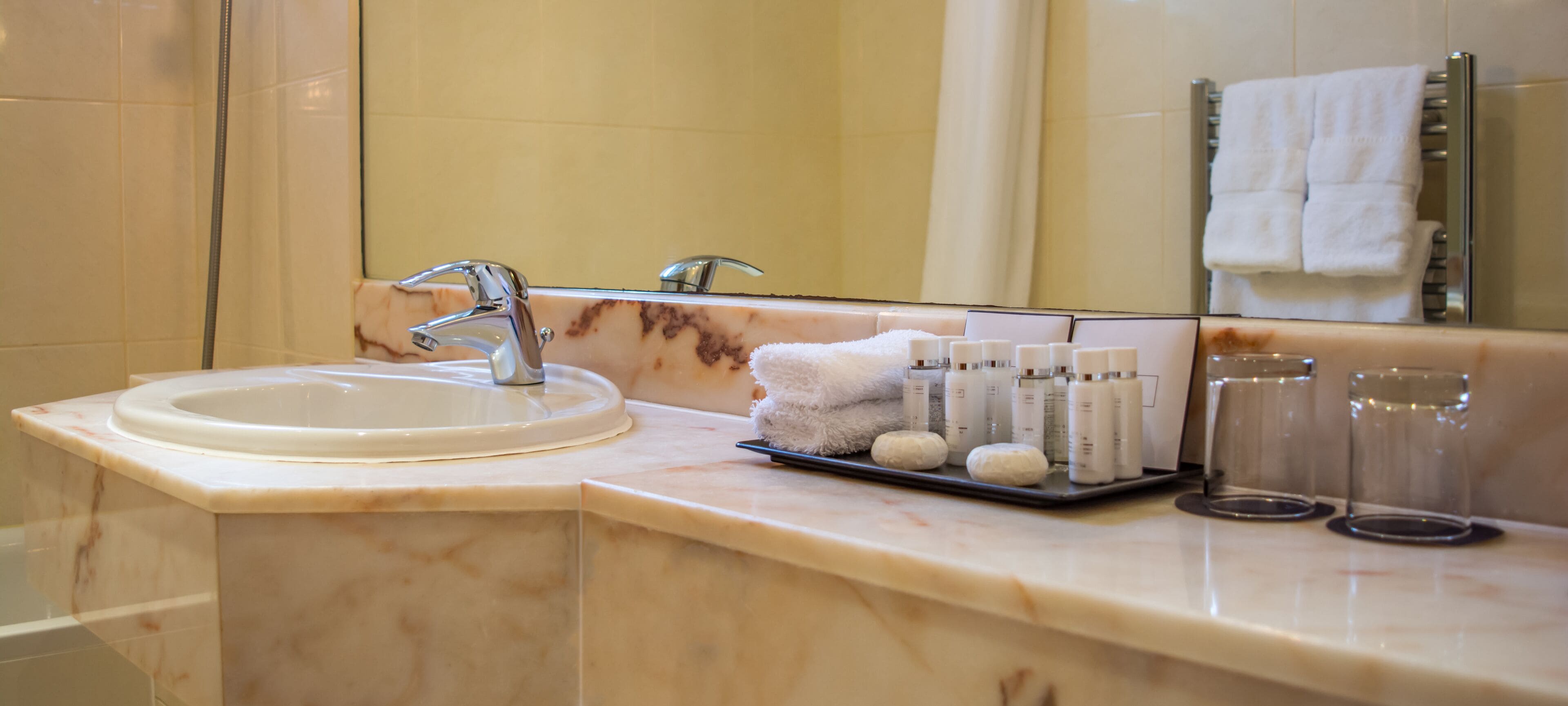 small double room  | 1 bedroom, hypo-allergenic bedding, in-room safe, desk