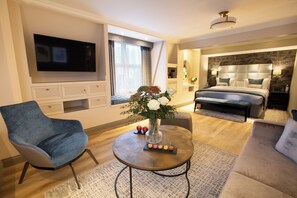 The Fitzrovia Suit | Hypo-allergenic bedding, in-room safe, desk, iron/ironing board